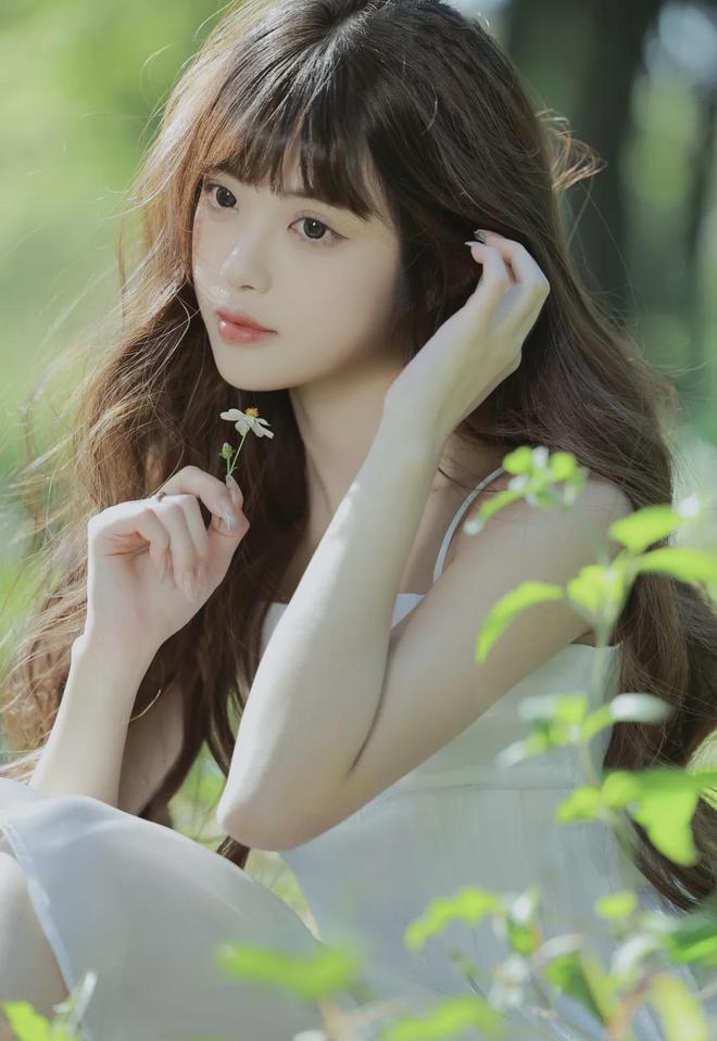 女子扒开腿舔男子坤坤